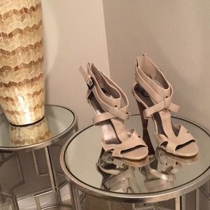 G by guess Taupe Heels